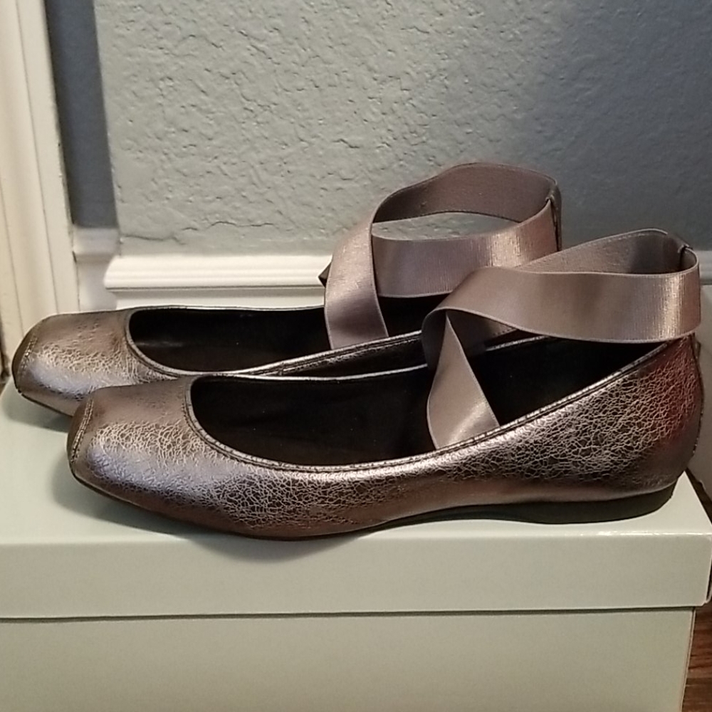 Jessica Simpson Mandalaye flat